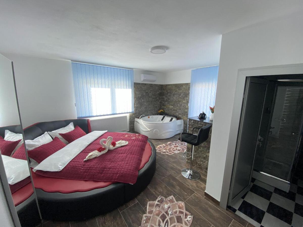 Motel Aladin Cazin Εξωτερικό φωτογραφία