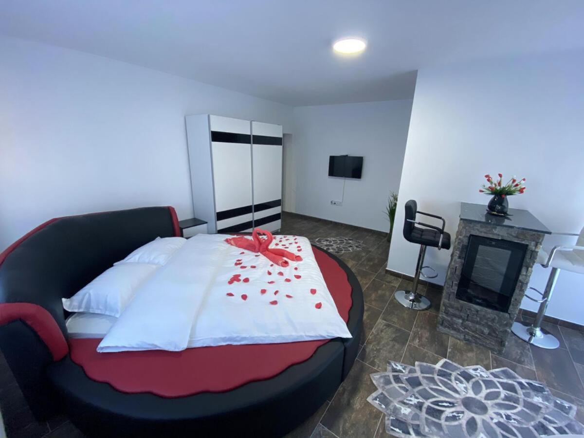Motel Aladin Cazin Εξωτερικό φωτογραφία