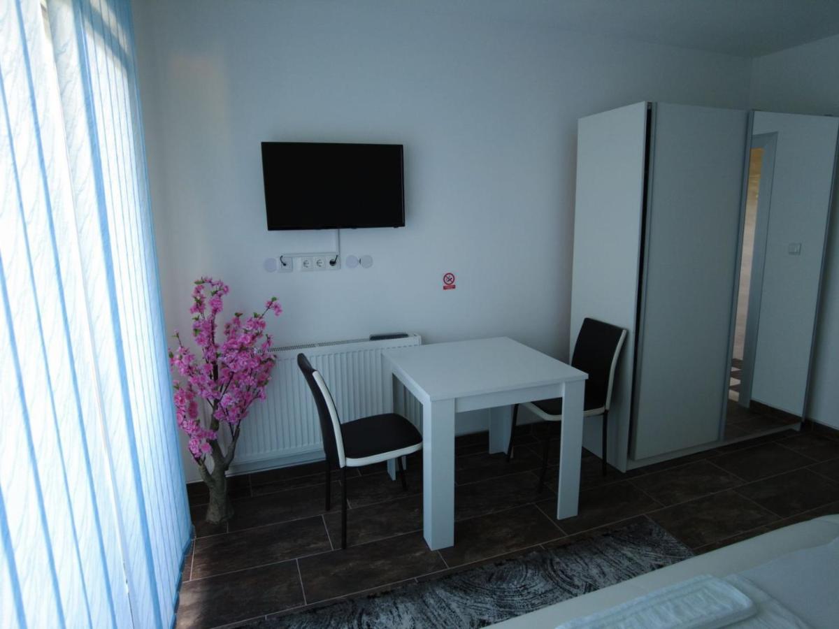 Motel Aladin Cazin Εξωτερικό φωτογραφία