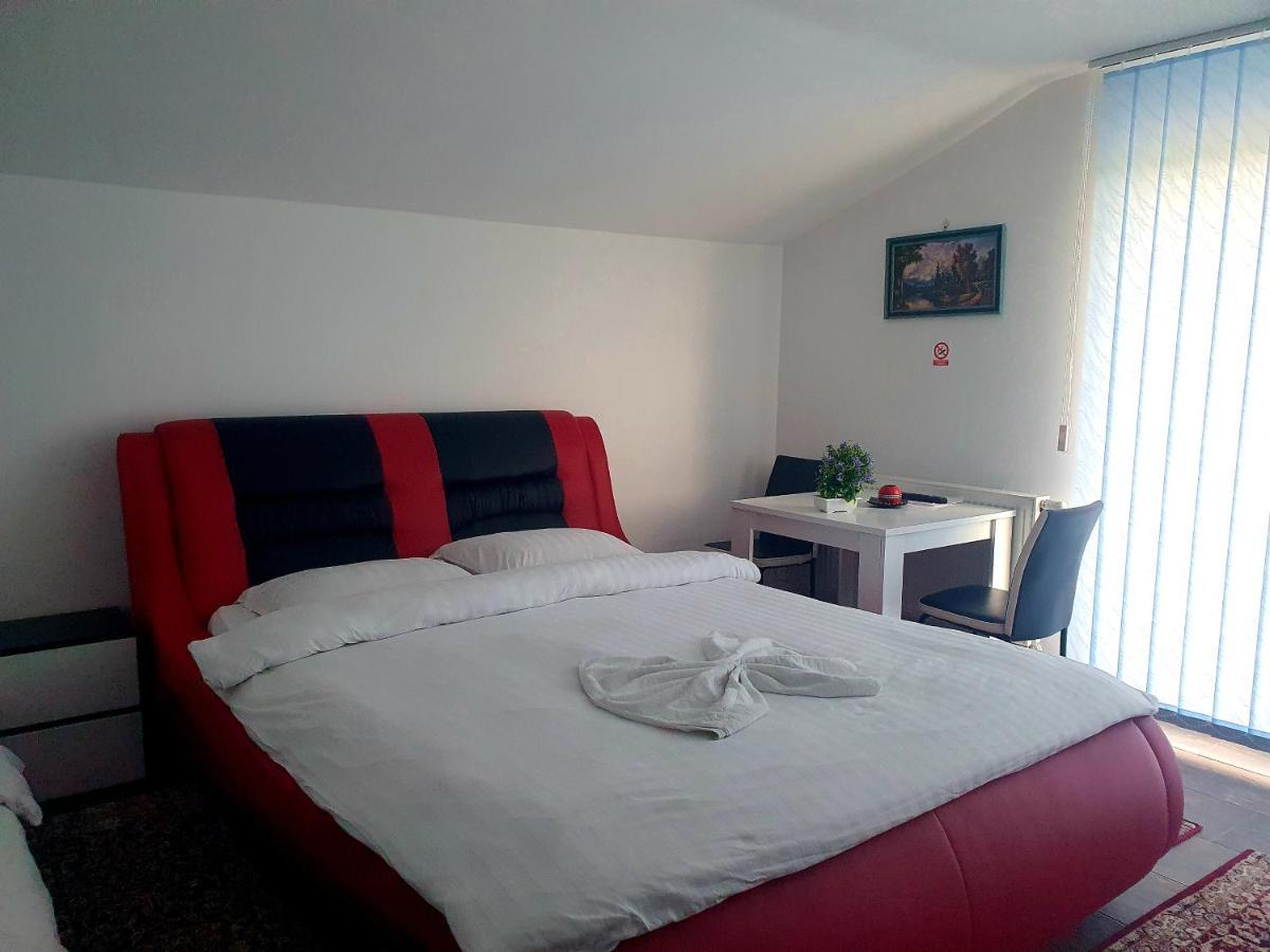 Motel Aladin Cazin Εξωτερικό φωτογραφία