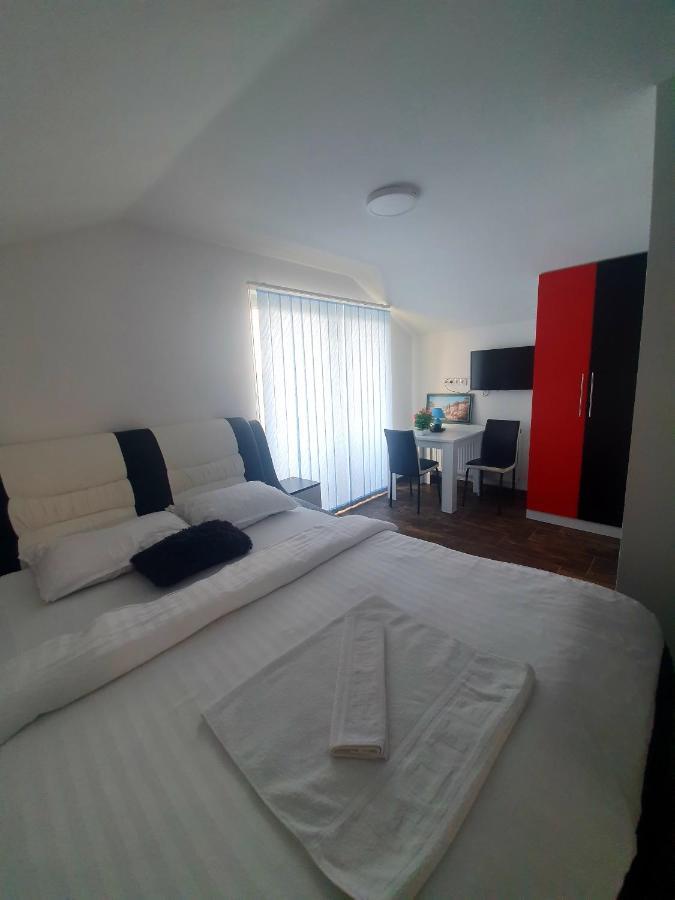 Motel Aladin Cazin Εξωτερικό φωτογραφία