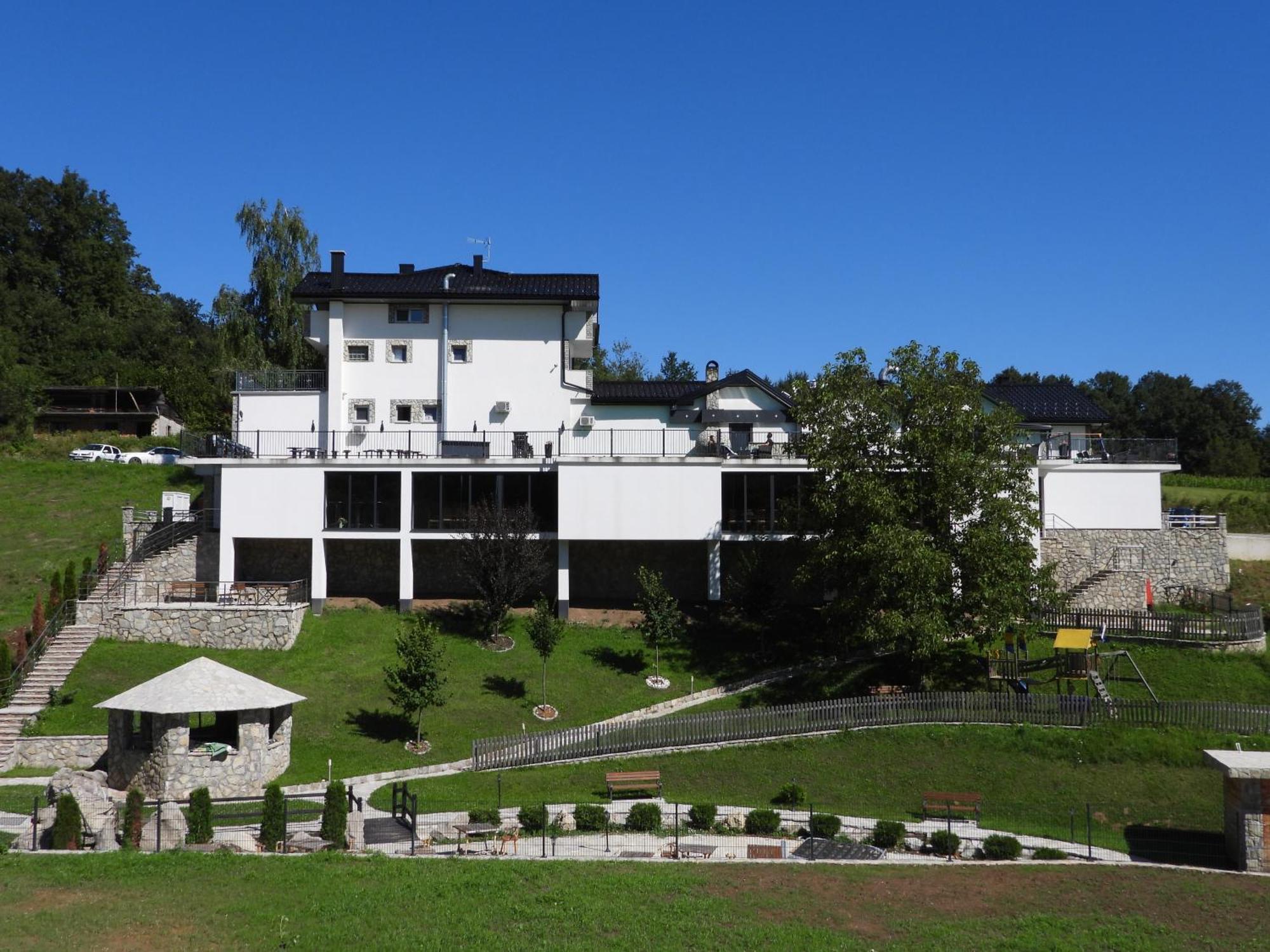 Motel Aladin Cazin Εξωτερικό φωτογραφία